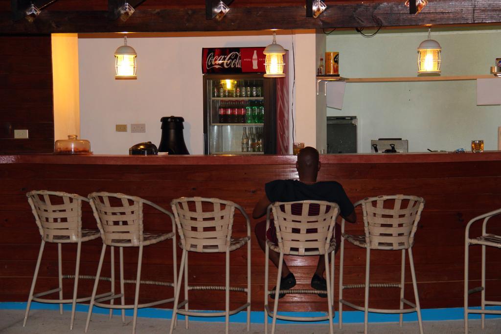 Castle Comfort Lodge Roseau Esterno foto