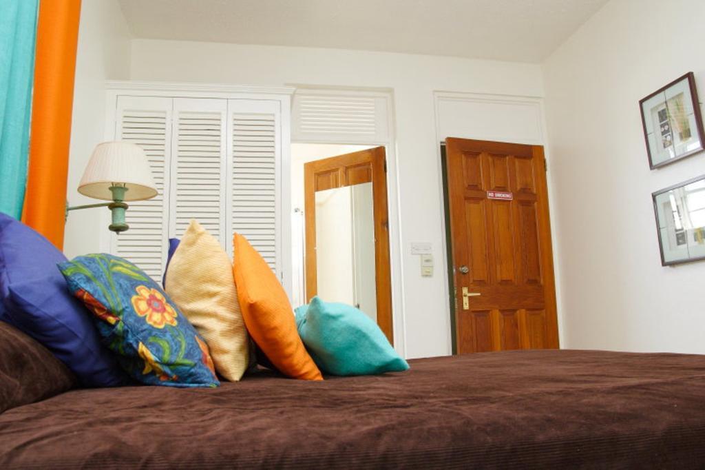 Castle Comfort Lodge Roseau Esterno foto